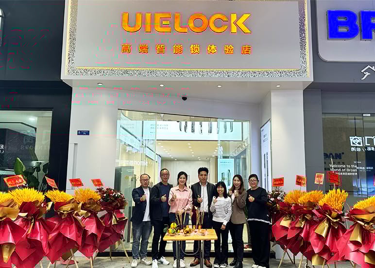 Uielock Akıllı Kilit Foshan'ın Huayi Meydanı'na İnişli İlk Deneyim Mağazası